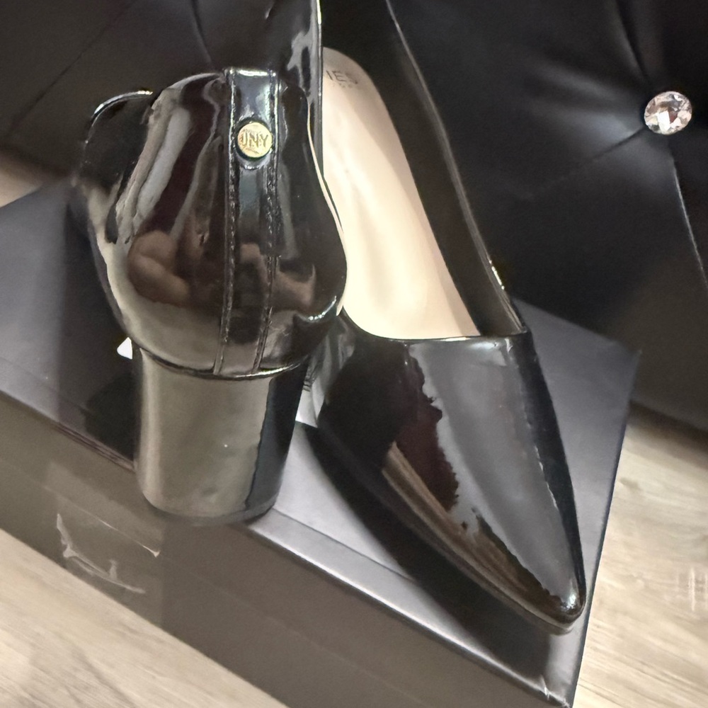 Jones New York Black Patent Leather Heels - Picture 4 of 10